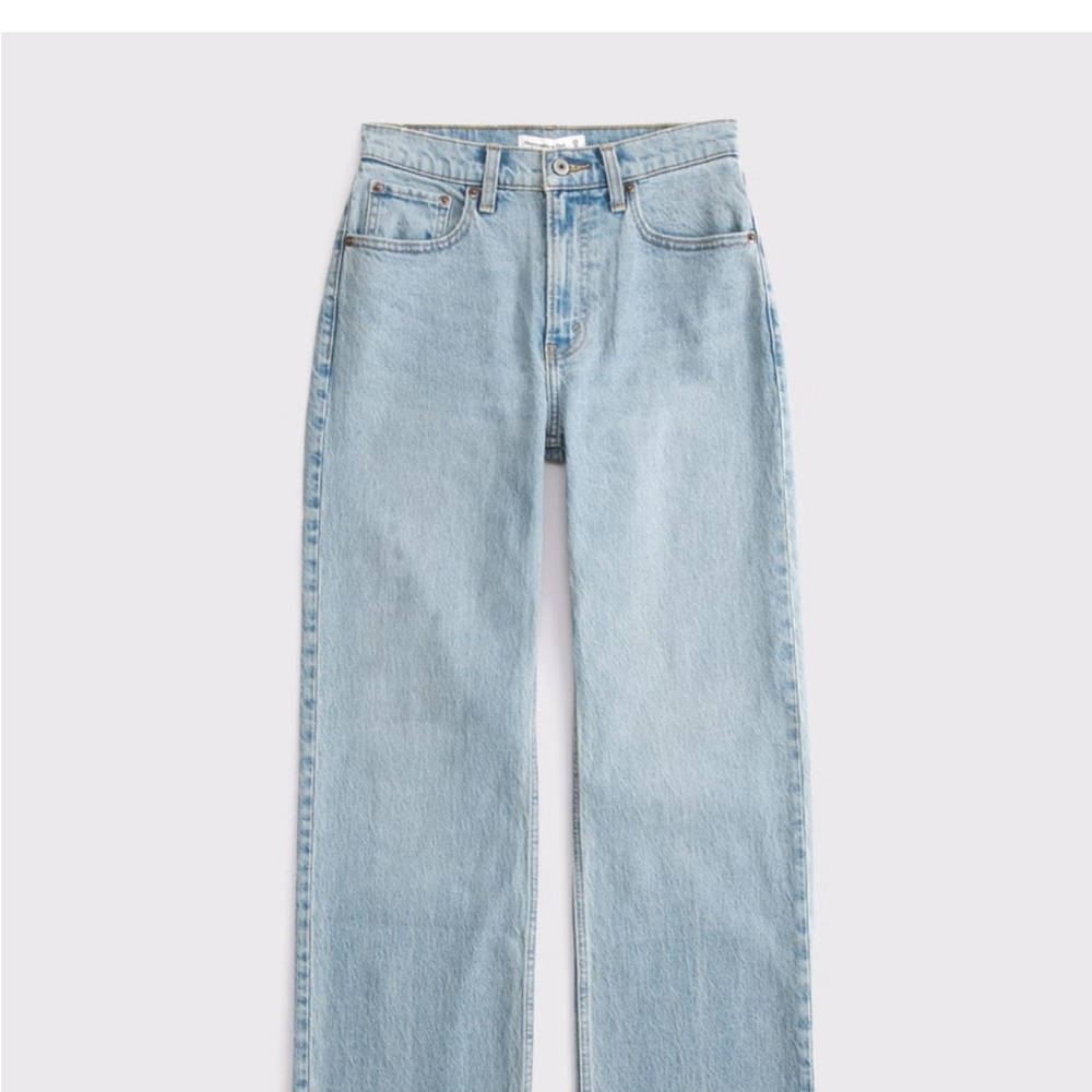 NWOT! A&F The 90s Relaxed Jean High Rise. Size 28/6.